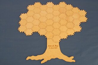 Baumpuzzle mit Stammgravur