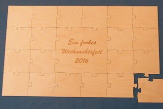 Sperrholzpuzzle mit Textgravur